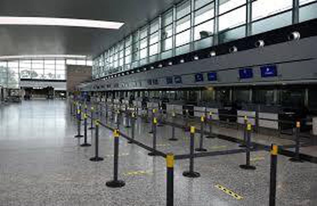 Asamblea de trabajadores de Aerolíneas Argentinas afecta vuelos de la firma nacional en el aeropuerto de Córdoba.