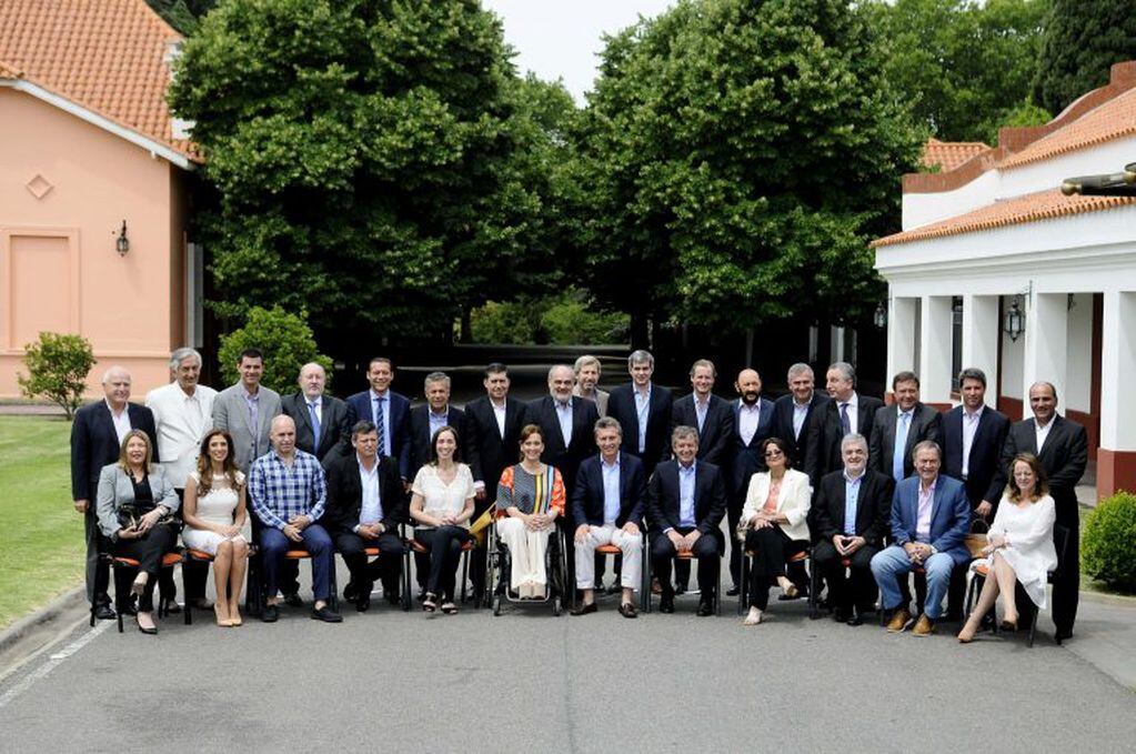 foto oficial del presidente y gobernadores 
DYN EL PRESIDENTE MAURICIO MACRI, SE REUNE CON LOS GOBERNADORES EN LA QUINTA DE OLIVOS 
FOTO: DYN/PABLO AHARONIAN.