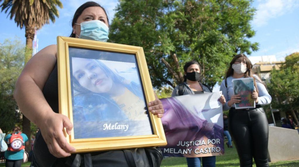 Melany Castro pasó doce horas sin atención en una clínica pese a los fuertes dolores que padecía. Murió en su domicilio.