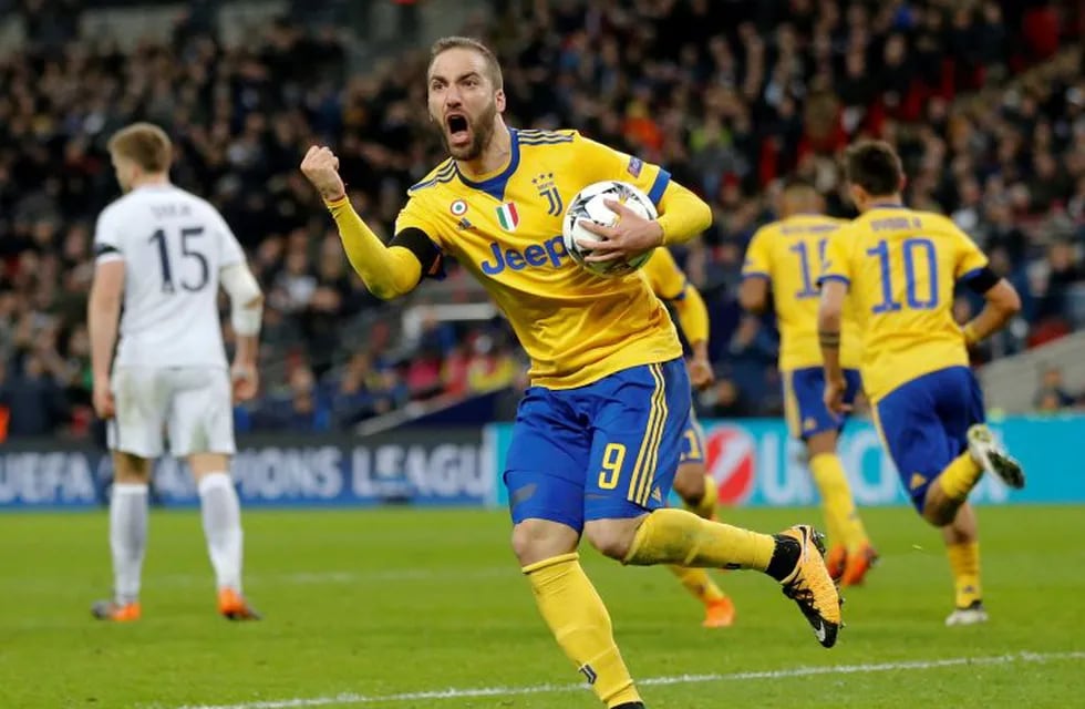 Juventus' Gonzalo Higuain celebrates after scoring his side first goal during the Champions League, round of 16, second-leg soccer match between Juventus and Tottenham Hotspur, at the Wembley Stadium in London, Wednesday, March 7, 2018. (AP Photo/Frank Augstein)