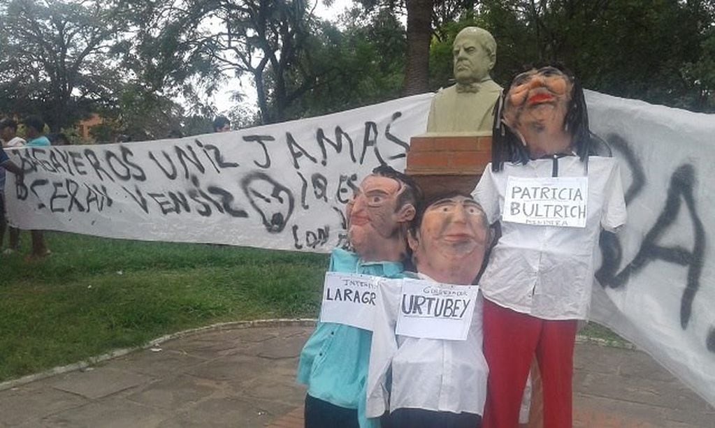 Bagayeros continúan la protesta. (Radio Ciudad Orán)
