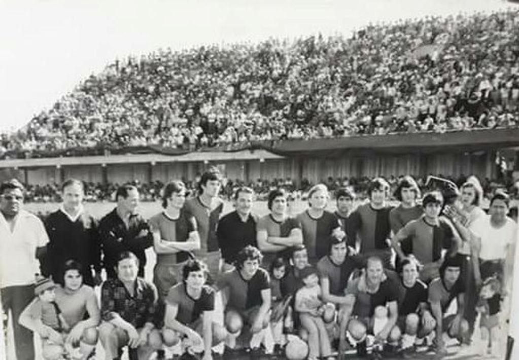 Sporting campeón 1974 , partido con récord de público en la Liga del Sur