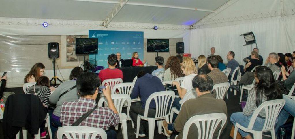 La reconocida periodista de espectáculos Catalina Dlugi, ofreció una clase magistral en Jujuy