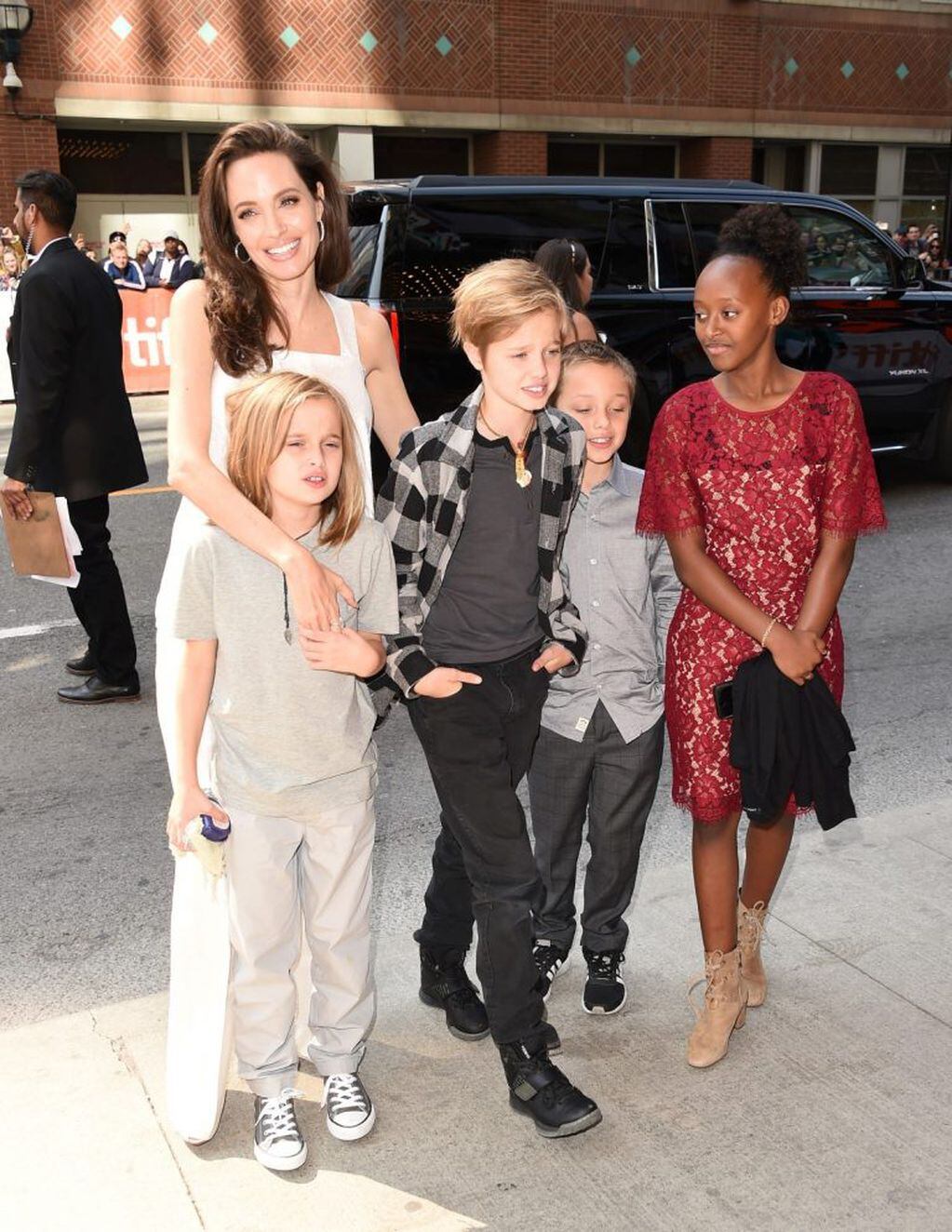 Angelina Jolie y sus hijos (Foto: web)