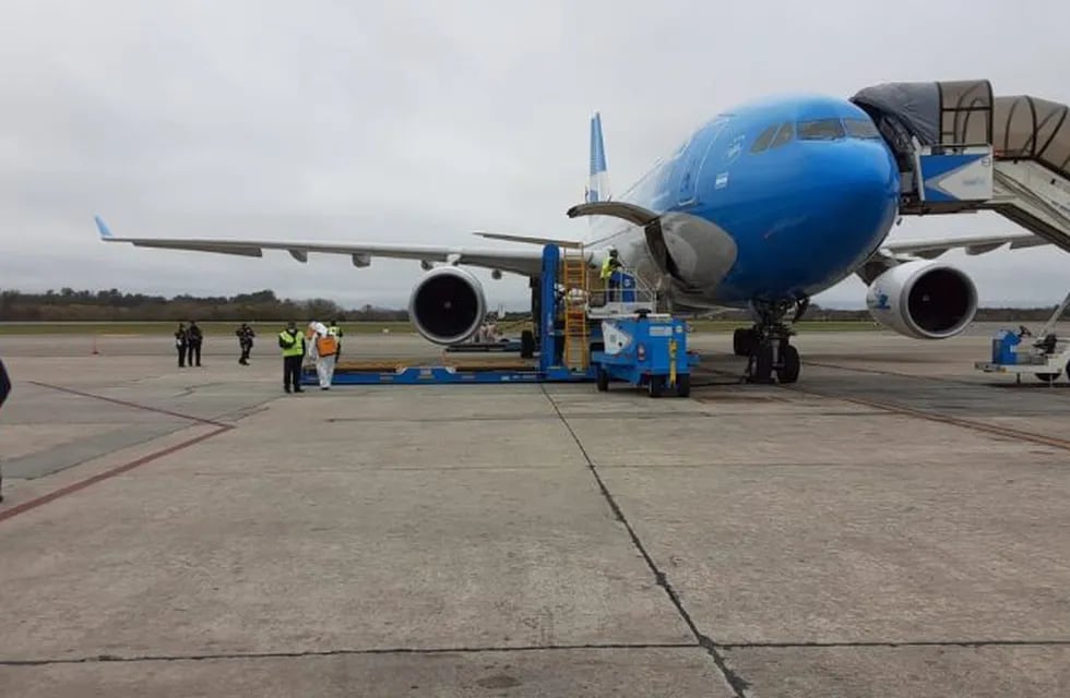 Coronavirus: llegó un nuevo avión de China con insumos para la provincia de Buenos Aires. (Twitter/@SaludBAP)