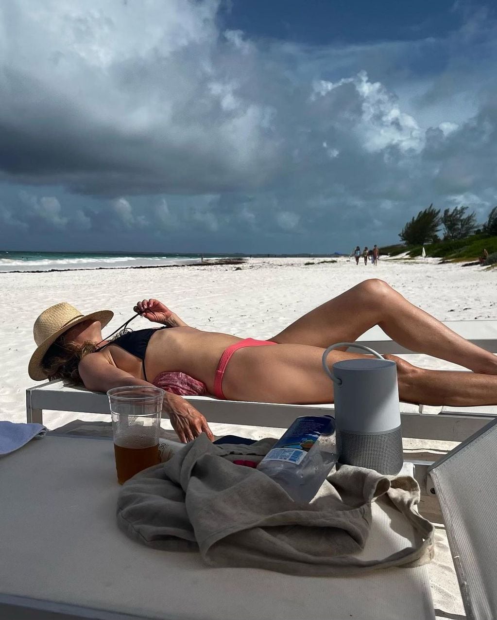 Jennifer Aniston posó desde la playa