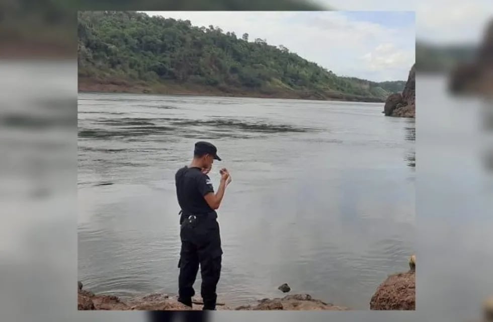 Macabro hallazgo en Puerto Iguazú: encontraron un cadáver humano con disparos y maniatado en el río Paraná.