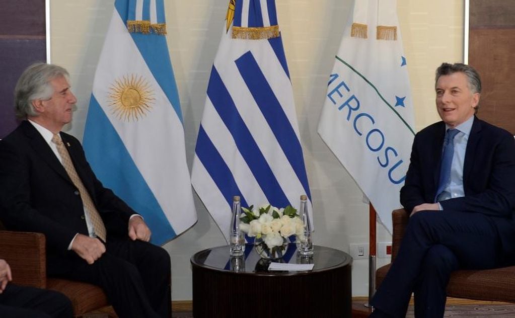 Macri durante una reunión con Tabaré antes del inicio de la cumbre semestral de jefes de Estado del Mercosur, en julio de 2017. Crédito: EFE/PRESIDENCIA DE ARGENTINA.