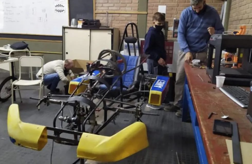 Auto eléctrico, fabricado por estudiantes de Villa Mercedes, competirá en Buenos Aires.
