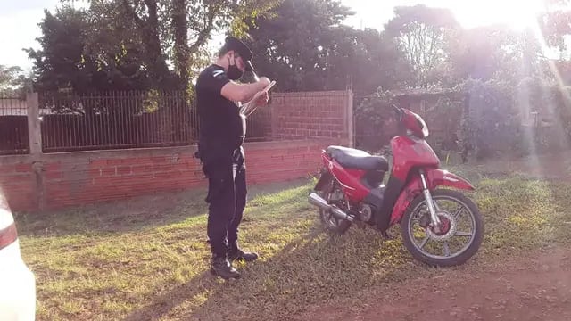 Iguazú: fueron detenidos mientras intentaban huir con una moto robada