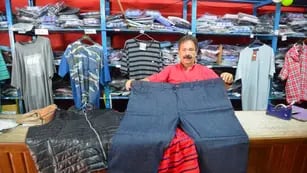 Producto de nicho. La tradicional Casa Don Juan vende prendas de talles grandes desde 1944. (Nicolás Bravo)
