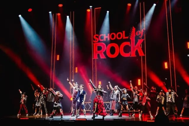 Calle Corrientes vibra con el estreno de School of Rock