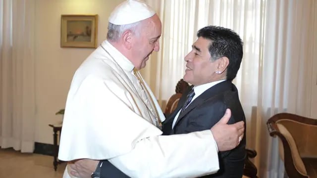  El Papa Francisco y Diego Maradona se reunieron en el Vaticano.