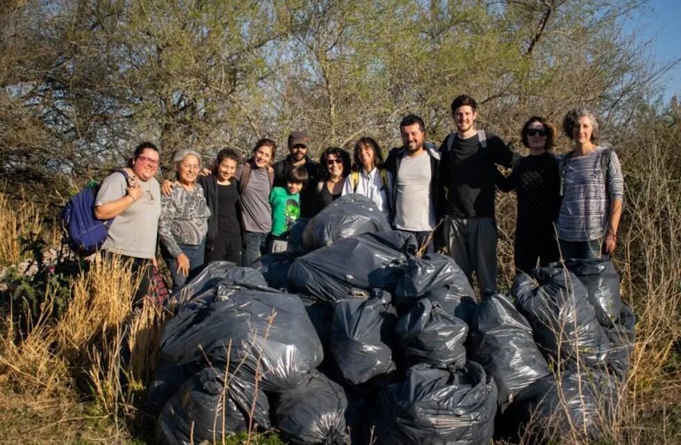 Alta Gracia Somos Todxs una campaña con acciones: limpiaron una zona del arroyo