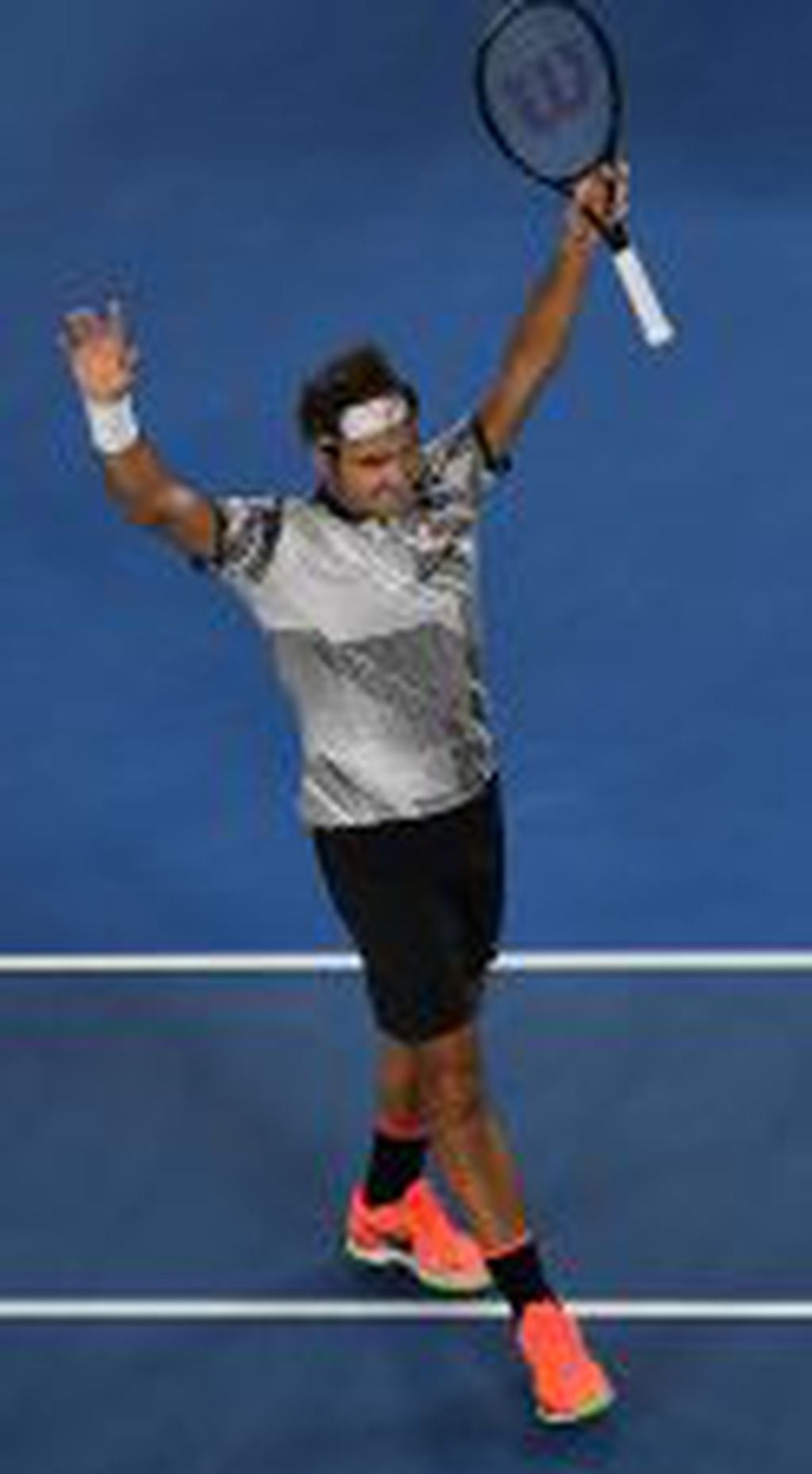 Switzerland's Roger Federer celebrates his win against Switzerland's Stanislas Wawrinka during their men's singles semi-final match on day 11 of the Australian Open tennis tournament in Melbourne on January 26, 2017. / AFP PHOTO / GREG WOOD / IMAGE RESTRI