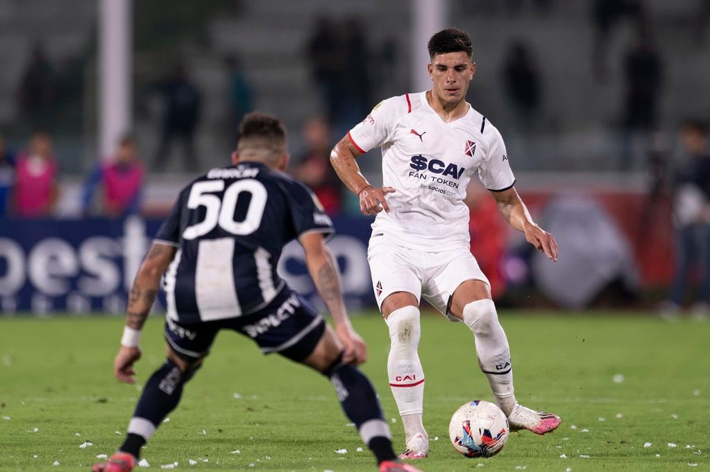 Ortega, con la camiseta de Independiente, ante Talleres. Refuerzo de Instituto (Prensa Independiente).