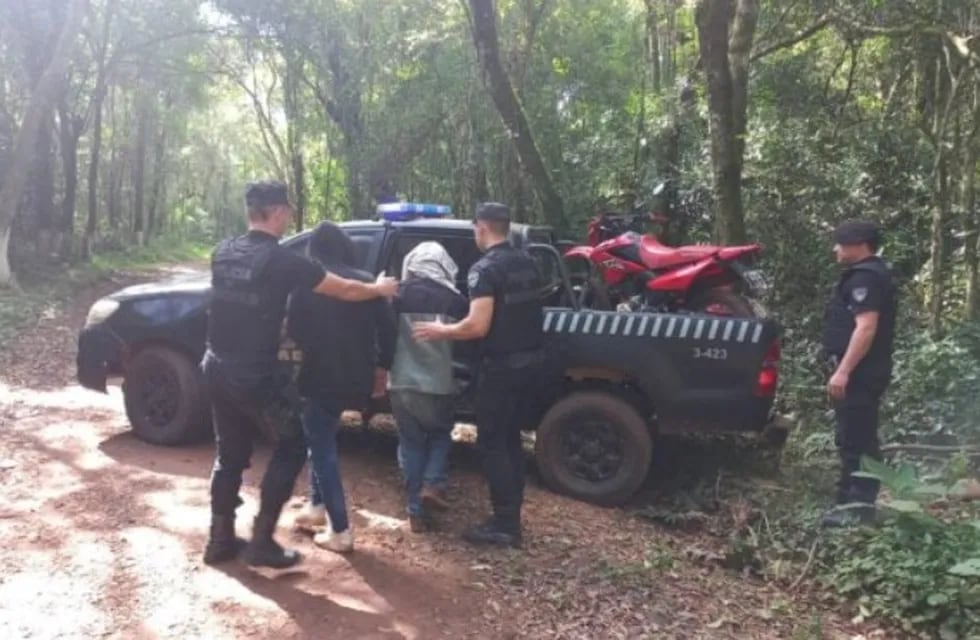 Alba Posse: dos ladrones fueron detenidos y recuperan una motocicleta robada.