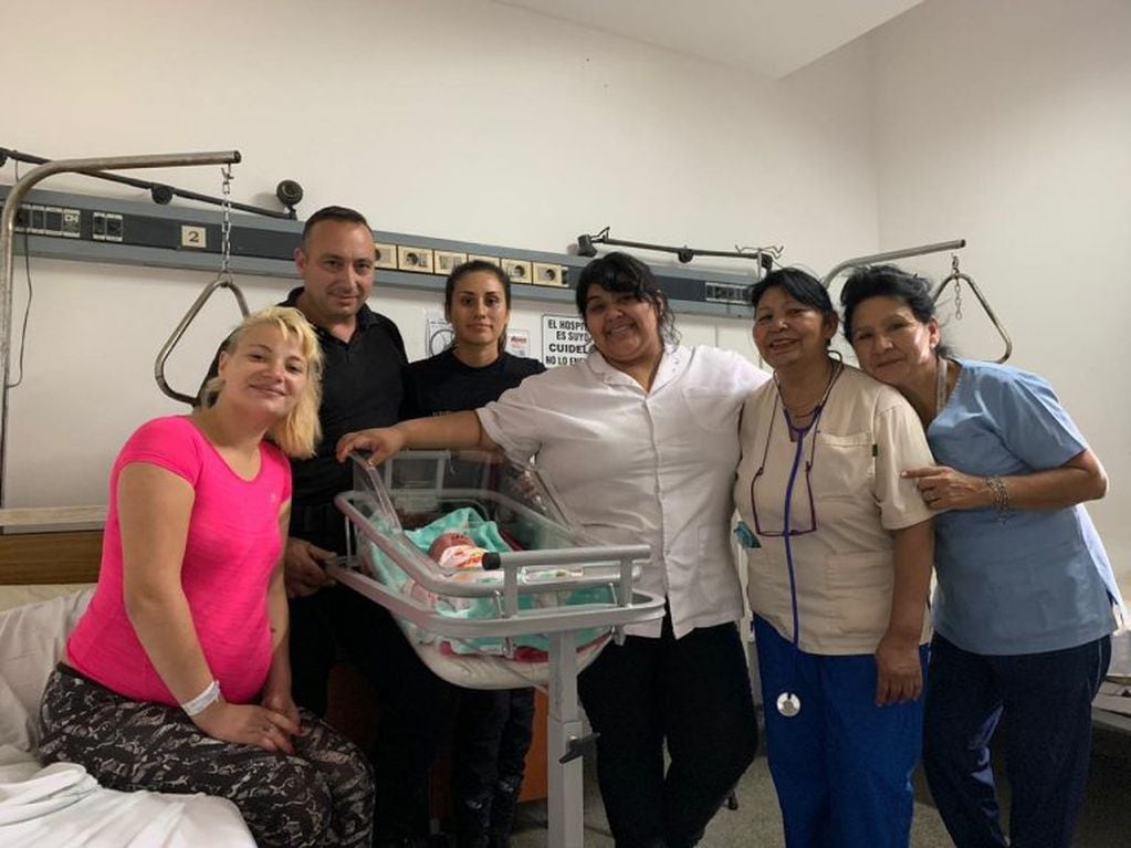 El equipo que asistió en el parto.(Foto:Prensa/Servicio penitenciario)