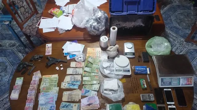 Allanaron dos viviendas de narcotraficantes en Maipú
