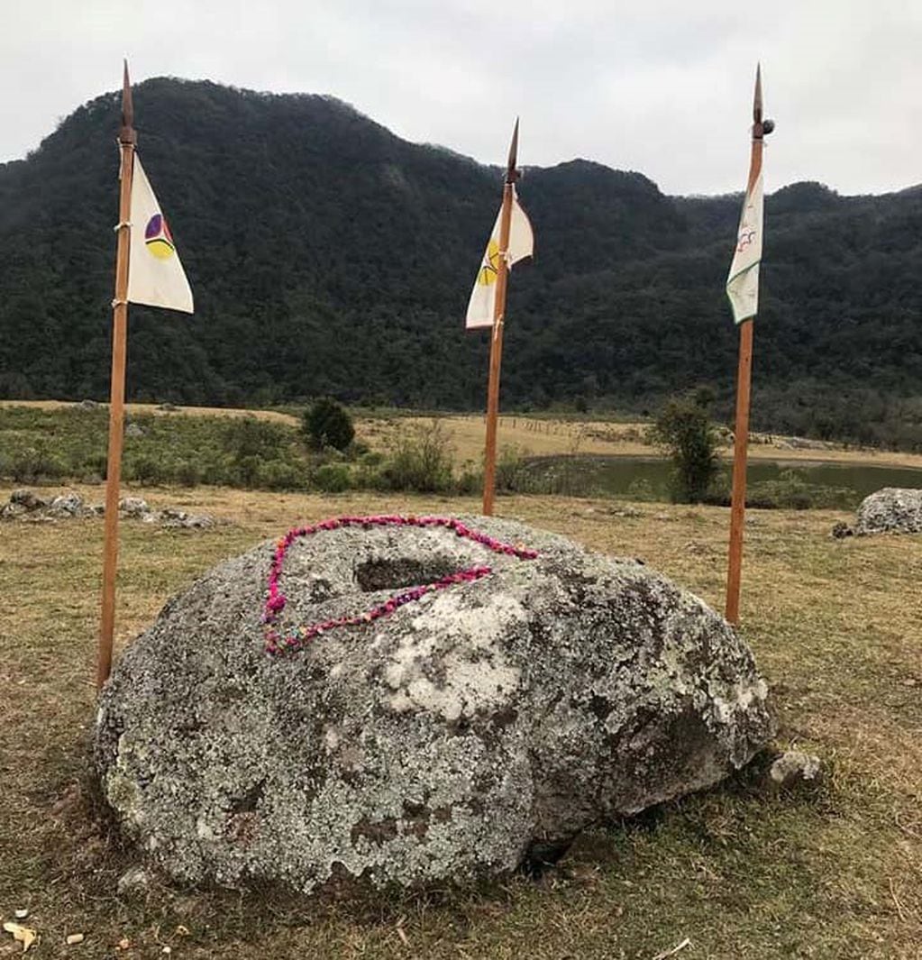 Una roca consagrada también fue epicentro del ritual a la Pachamama.
