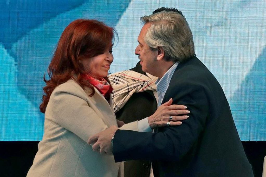 Former Argentine President and current Senator Cristina Fernandez de Kirchner (L) greets  her former Chief of Cabinet Alberto Fernandez during the reopening of a sports venue under the name "Parque Municipal Presidente Nestor Kirchner" -in honor to her late husband and former president- in Merlo, province of Buenos Aires, on May 25, 2019. - Cristina Kirchner announced on May 18 she will seek the vice presidency with Alberto Fernandez running at the top of the ticket. The announcement, made in a 12-minute video posted on social media, was made just three days before the leftist politician went on trial on corruption charges. (Photo by ALEJANDRO PAGNI / AFP)