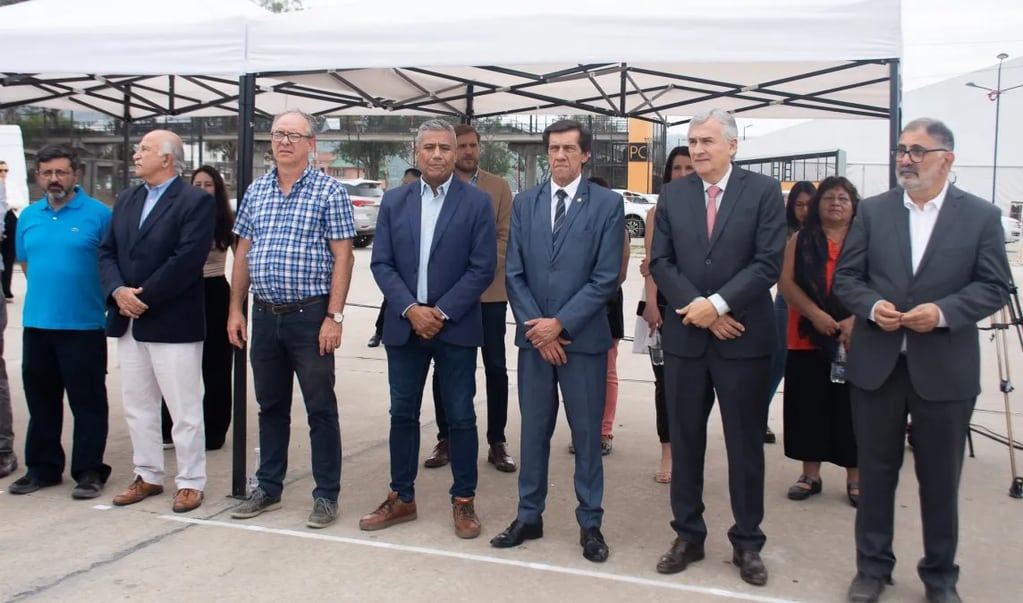 El gobernador Morales y el gobernador electo Carlos Sadir presidieron el acto en la Ciudad Cultural.