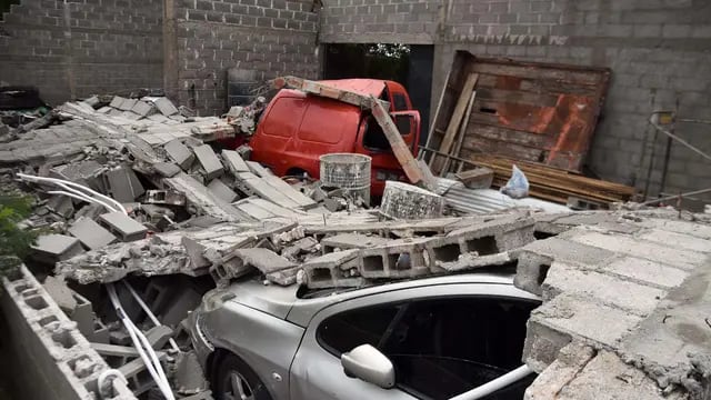 Barrio Cárcano: cae una pared y aplasta cuatro autos