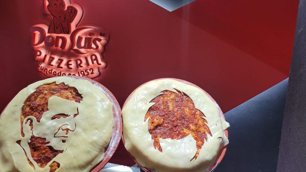 Una pizzería en Córdoba venderá pizzas con las siluetas de Massa y Milei. (Gentileza)