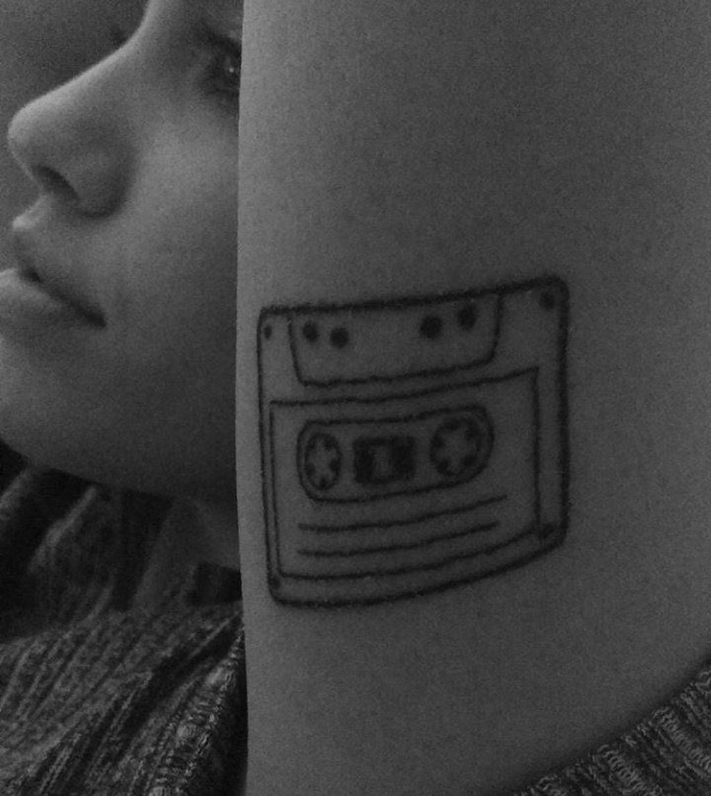 El tatuaje del cassette de Lali Espósito.