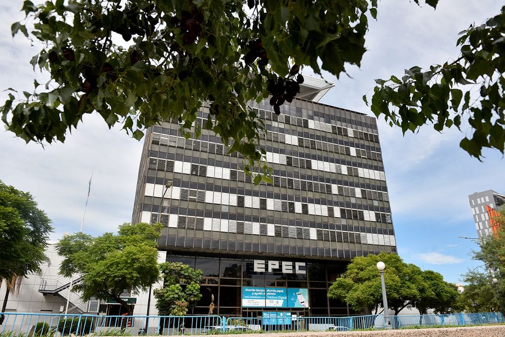 Fachada del edificio sede de Epec sobre calle La Tablada, Córdoba. (José Gabriel Hernández / La Voz)