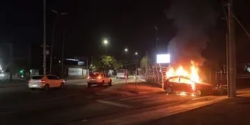 Choque y fuego en Av. Rafael Núñez.