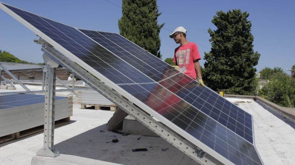 Instalaron paneles solares en el edificio del Concejo Deliberante de Alvear para autoabastecerse de energía.