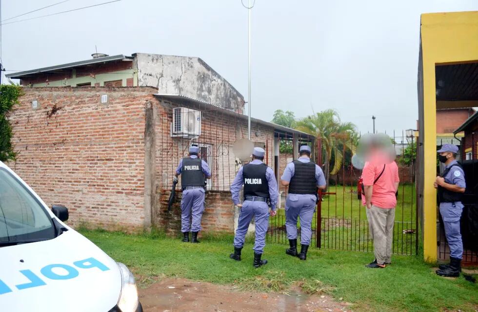 Allanaron la casa de López Cano con 20 policías para secuestrar una toalla. El médico dijo que es una represalia.