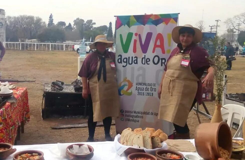 Gloria Moyano, junto a Lidia Valuch  (Foto. Prensa Agua de Oro)