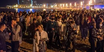Fiestas callejeras en España por el fin de las restricciones