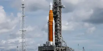 El sistema de lanzamiento SLS del programa Artemisa, con la cápsula Orión.