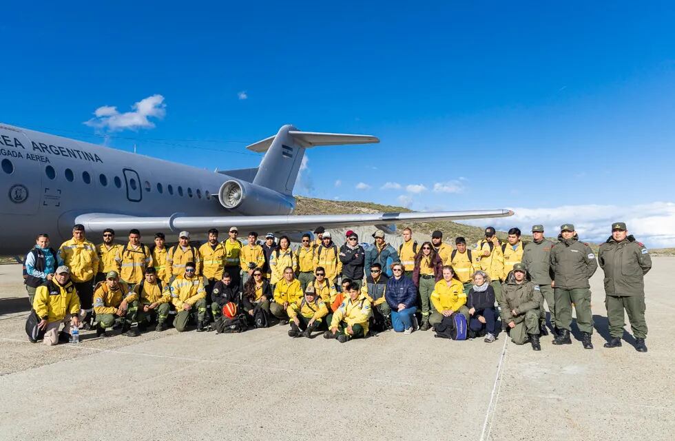 Tierra del Fuego: llegaron brigadistas nacionales para luchar contra el incendio en la Reserva Provincial
