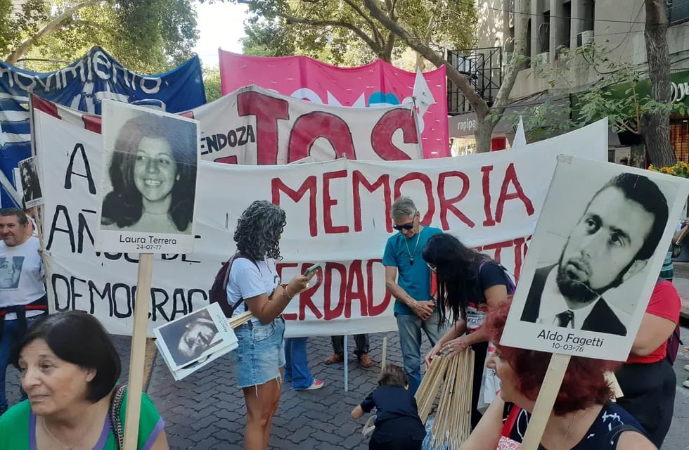 Mendoza marcha por la Memoria, Verdad y Justicia a 47 años del golpe militar en Mendoza.