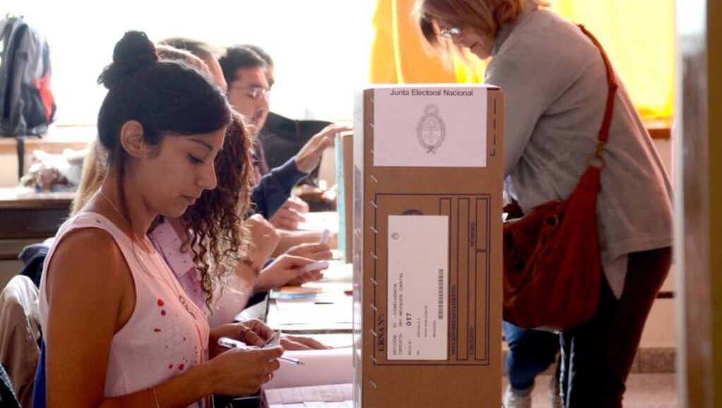 En la capital de Neuquén se habilitarán 607 mesas electorales. Foto Archivo.