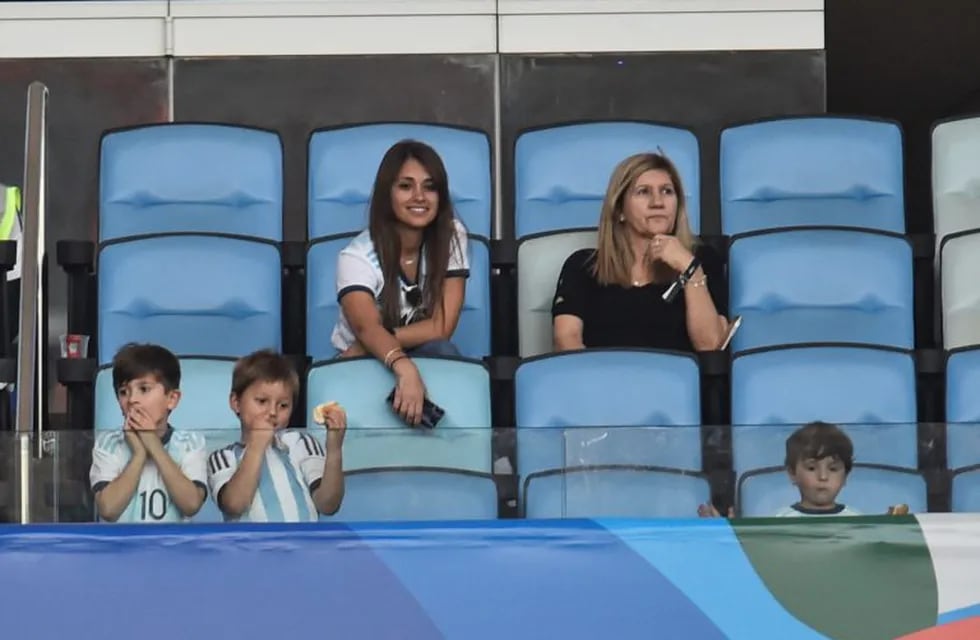 La rosarina asistió al Camp Nou para ver el partido por la Copa Joan Gamper. (AFP)