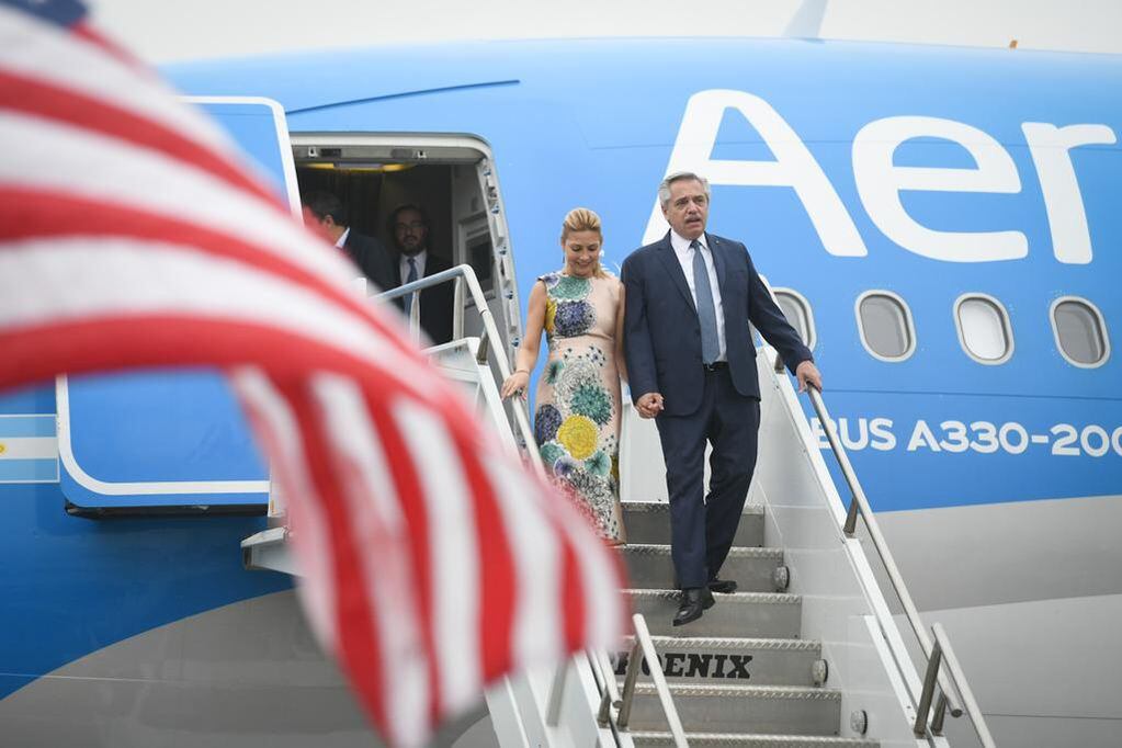 Alberto Fernández en su llegada a los Estados Unidos, junto a Fabiola Yañez. Foto: Gobierno Nacional.