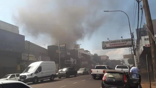 Incendio afectó un taller de una casa de repuestos en Posadas