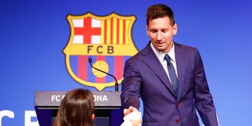 Antonela Roccuzzo y Lionel Messi en la conferencia de prensa del Barcelona