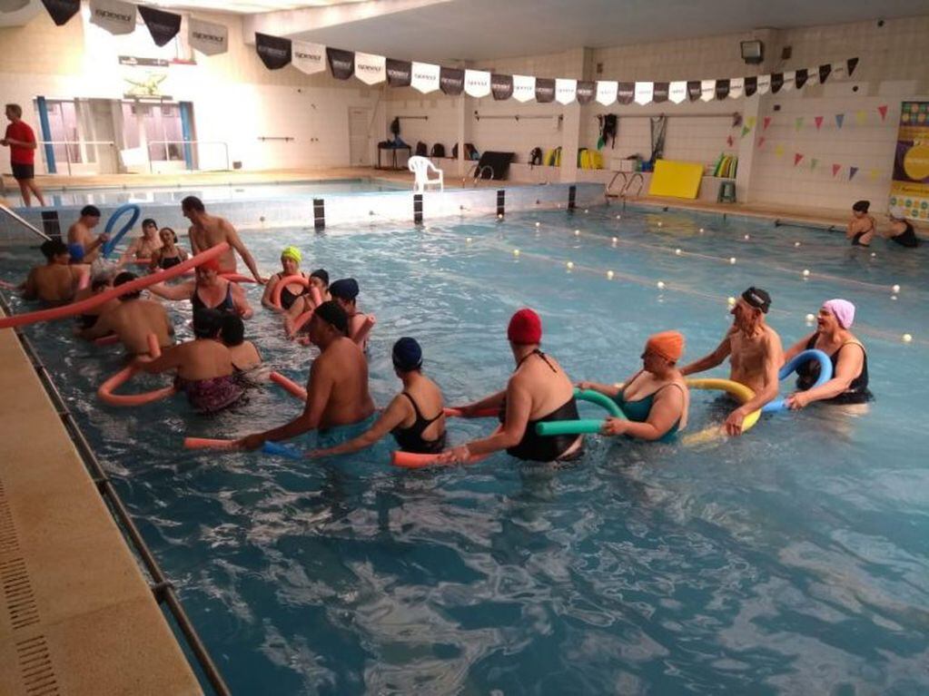 Prácticas de natación para adultos mayores