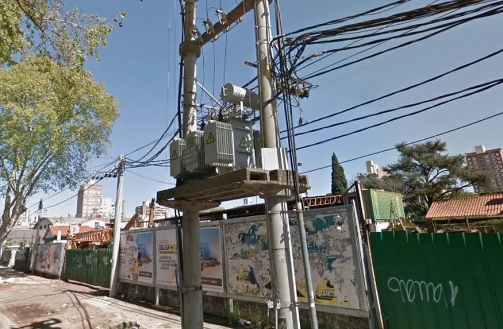 La subestación vandalizada está ubicada en Vera Mujica y San Luis. (Street View)