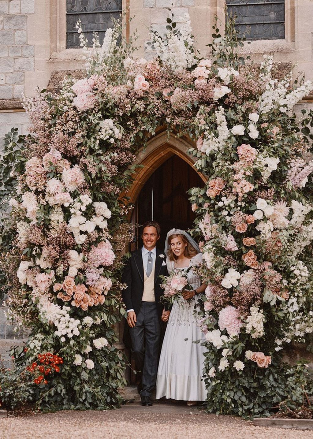 La boda de Beatriz de York fue pospuesta varias veces y tuvo que ser en secreto para que su padre pudiera asistir sin problemas. (Instagram/@theroyalfamily)