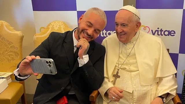 J Balvin y el Papa Francisco