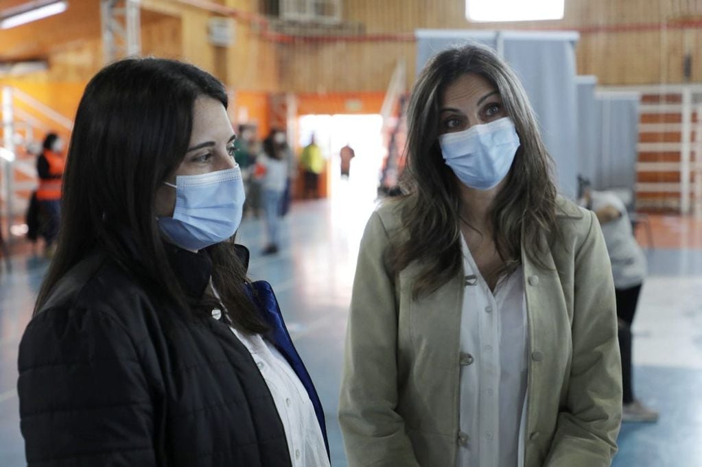 La secretaria de Salud, Dra. María Eugenia Cóccaro, señaló que “hoy comenzó la campaña de vacunación para el resto de los médicos del sector público y privado".