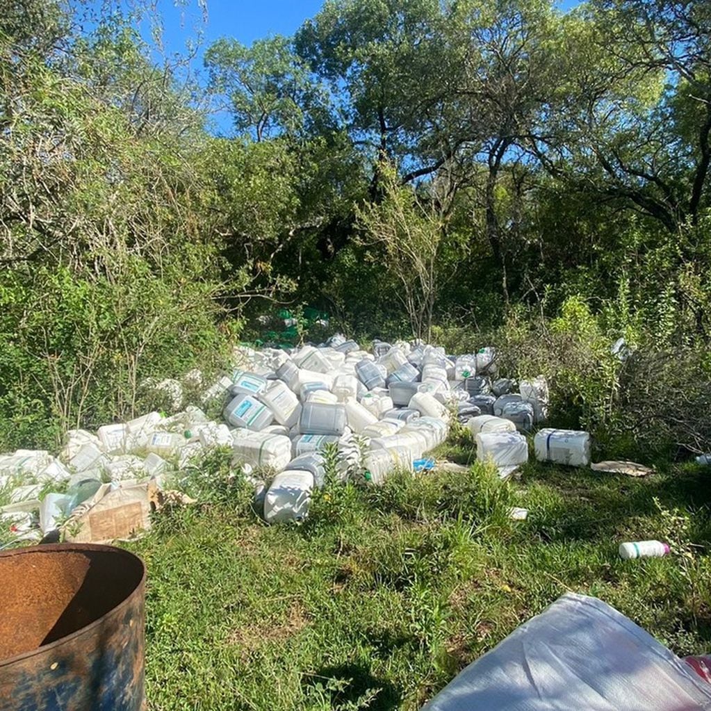 Los desechos se encuentran en un campo privado, por lo que impidió que el municipio pudiera actuar.