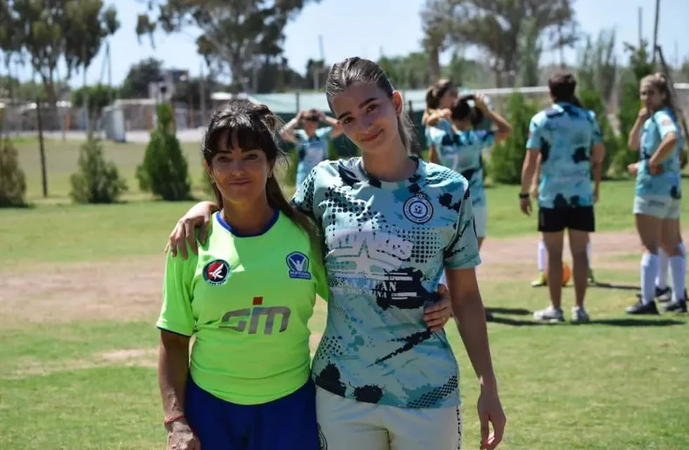 Madre e hija que son rivales en el fútbol sanjuanino.